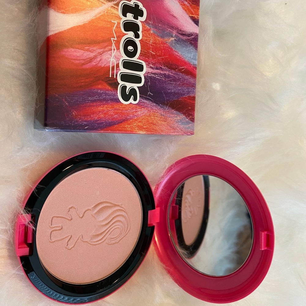 MAC Cosmetics Beauty Powder - Picture 2 of 2